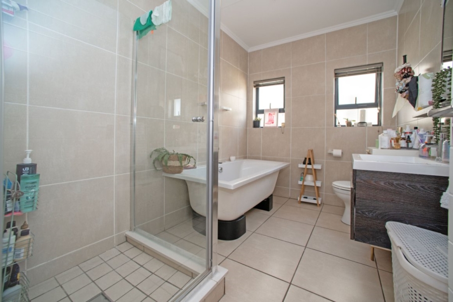 2 Bedroom Property for Sale in Greenstone Crest Gauteng