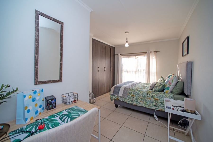 2 Bedroom Property for Sale in Greenstone Crest Gauteng