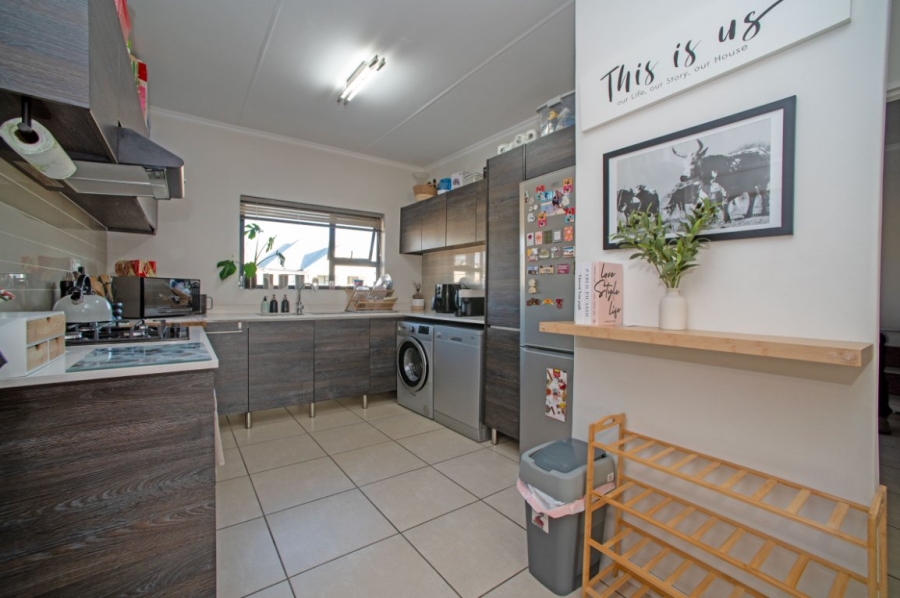 2 Bedroom Property for Sale in Greenstone Crest Gauteng