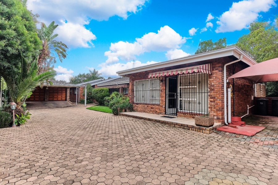 4 Bedroom Property for Sale in Weltevreden Park Gauteng