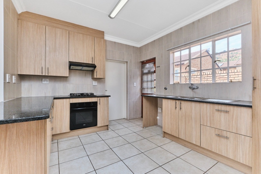 2 Bedroom Property for Sale in Amorosa Gauteng