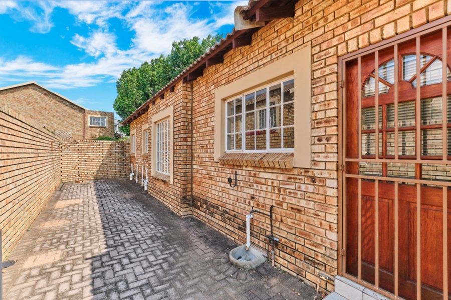 2 Bedroom Property for Sale in Amorosa Gauteng