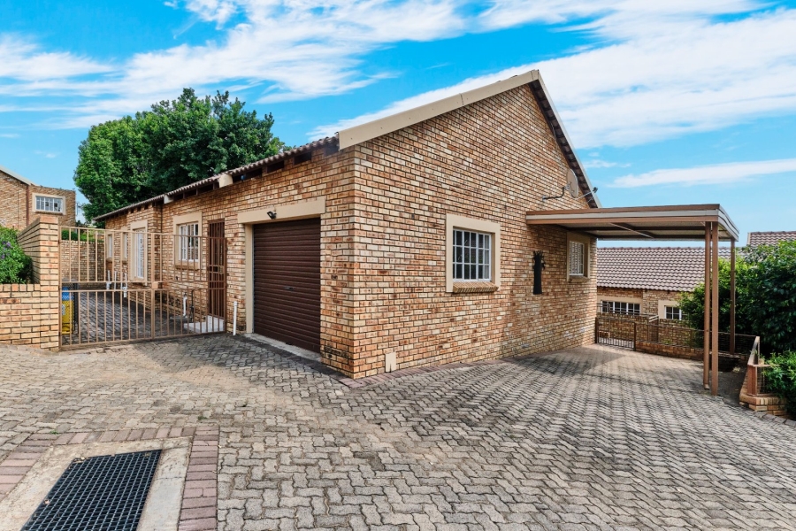 2 Bedroom Property for Sale in Amorosa Gauteng