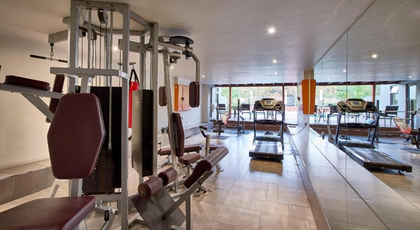 To Let 4 Bedroom Property for Rent in Sandown Gauteng