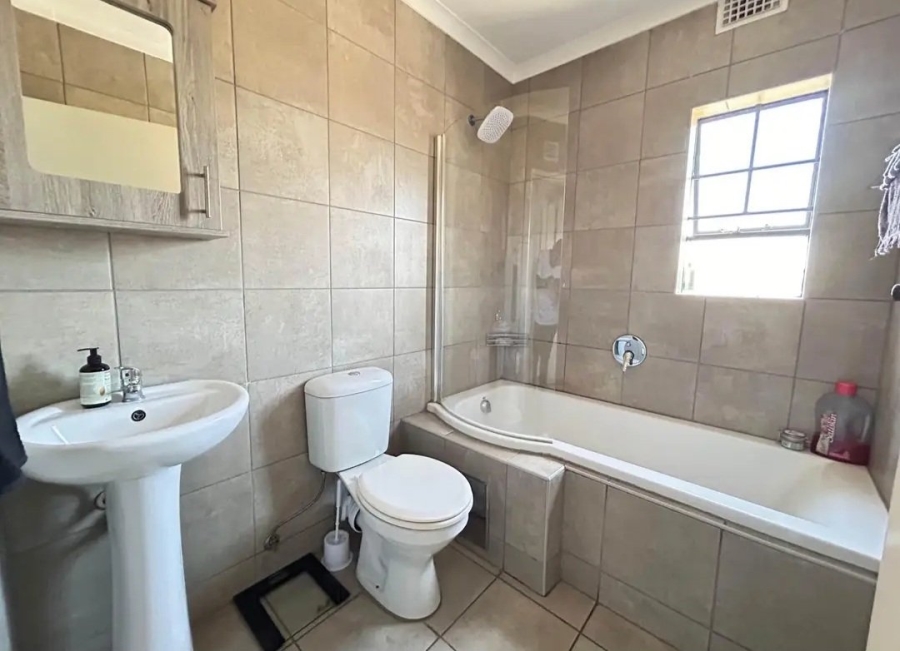 2 Bedroom Property for Sale in Heuweloord Gauteng