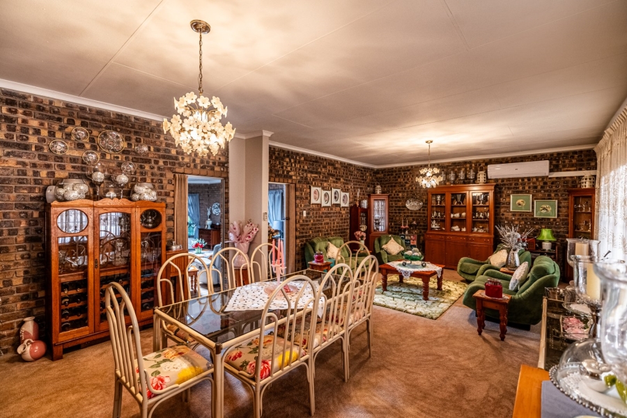 5 Bedroom Property for Sale in Agricultural Holding 475 Gauteng
