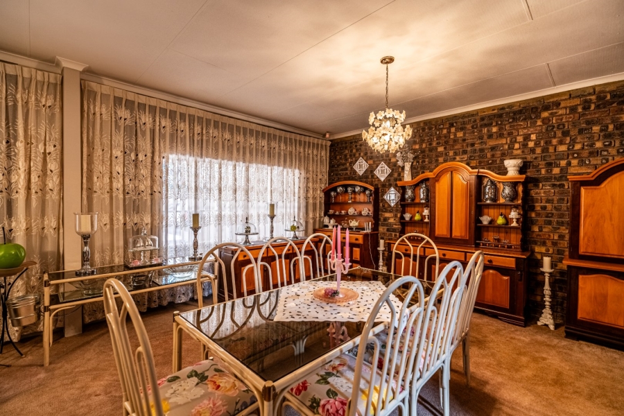 5 Bedroom Property for Sale in Agricultural Holding 475 Gauteng