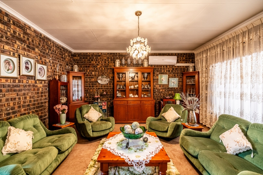 5 Bedroom Property for Sale in Agricultural Holding 475 Gauteng