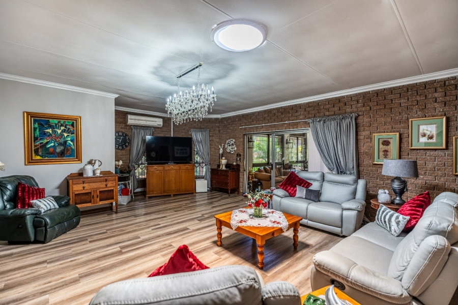 5 Bedroom Property for Sale in Agricultural Holding 475 Gauteng