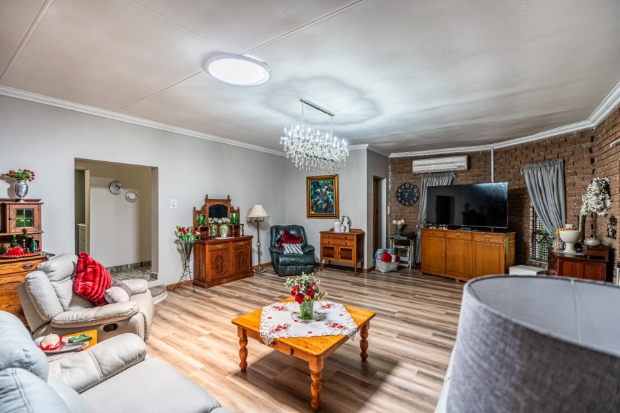 5 Bedroom Property for Sale in Agricultural Holding 475 Gauteng