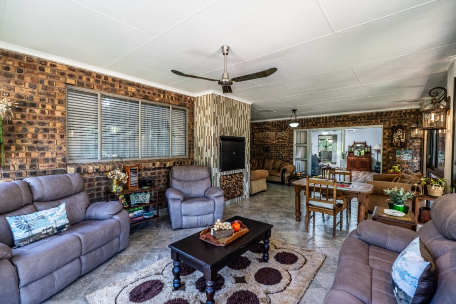 5 Bedroom Property for Sale in Agricultural Holding 475 Gauteng