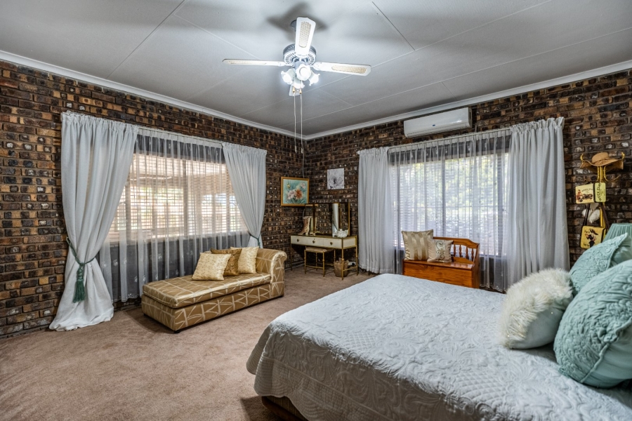 5 Bedroom Property for Sale in Agricultural Holding 475 Gauteng
