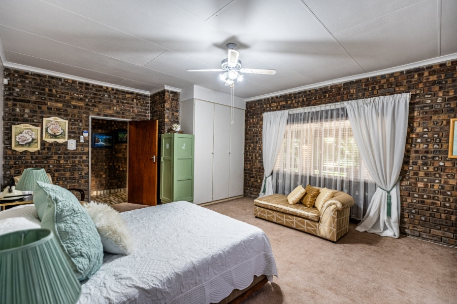 5 Bedroom Property for Sale in Agricultural Holding 475 Gauteng