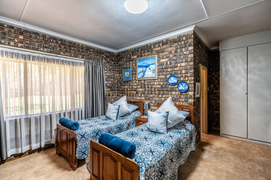 5 Bedroom Property for Sale in Agricultural Holding 475 Gauteng