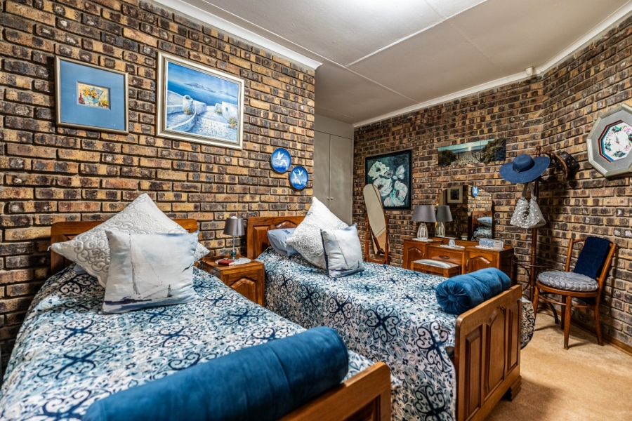 5 Bedroom Property for Sale in Agricultural Holding 475 Gauteng