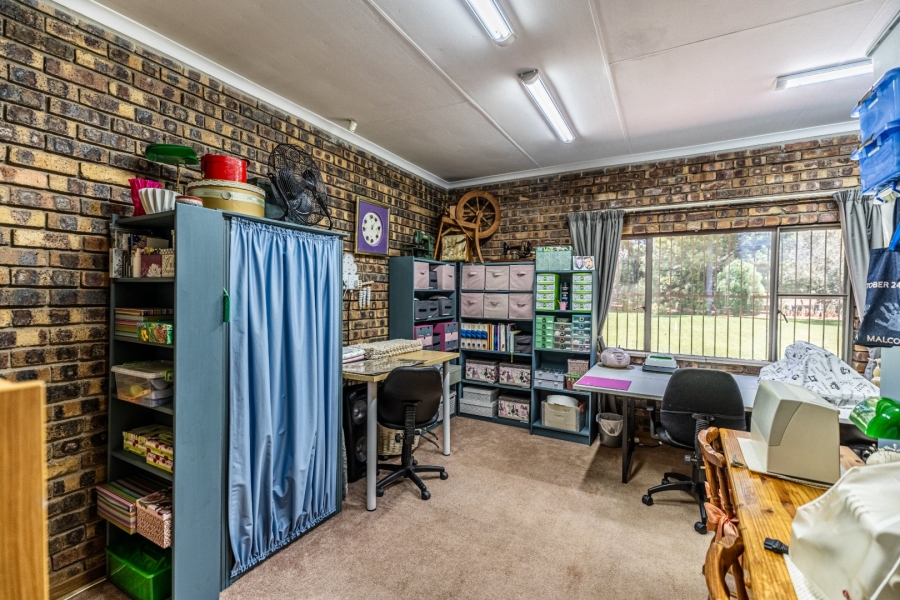 5 Bedroom Property for Sale in Agricultural Holding 475 Gauteng