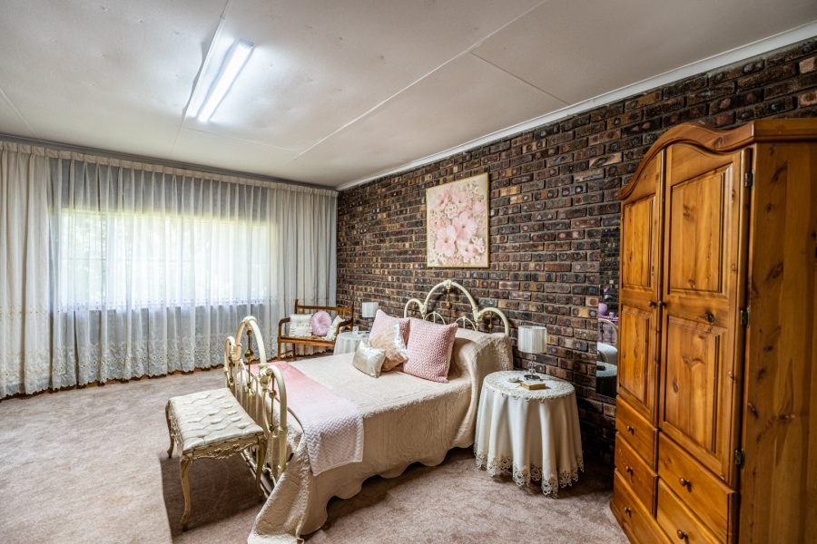 5 Bedroom Property for Sale in Agricultural Holding 475 Gauteng