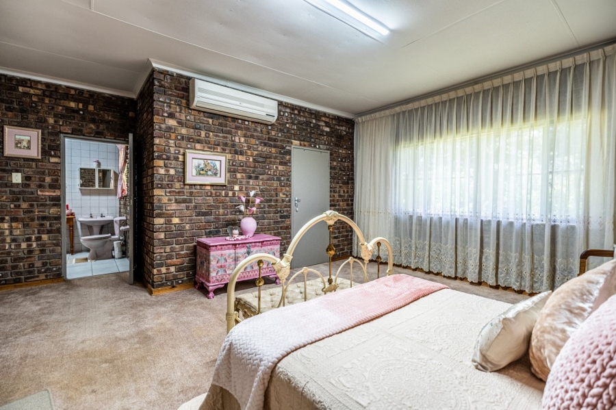 5 Bedroom Property for Sale in Agricultural Holding 475 Gauteng