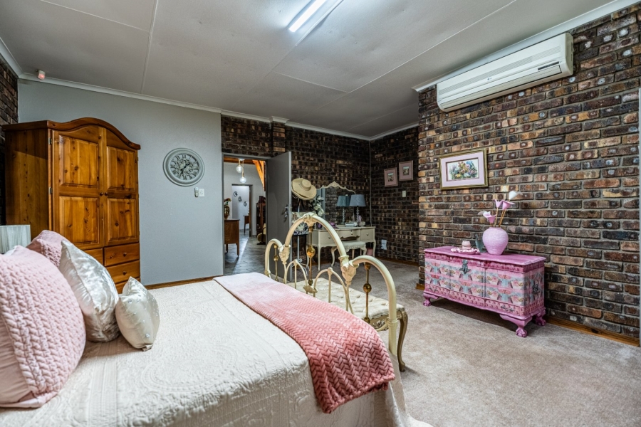 5 Bedroom Property for Sale in Agricultural Holding 475 Gauteng