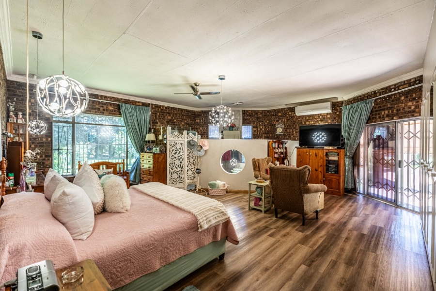 5 Bedroom Property for Sale in Agricultural Holding 475 Gauteng