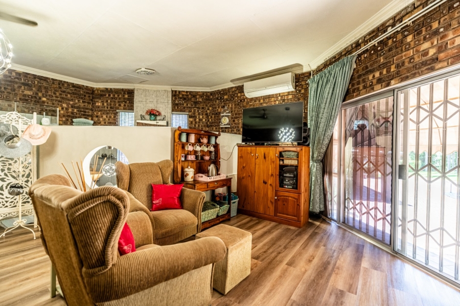 5 Bedroom Property for Sale in Agricultural Holding 475 Gauteng