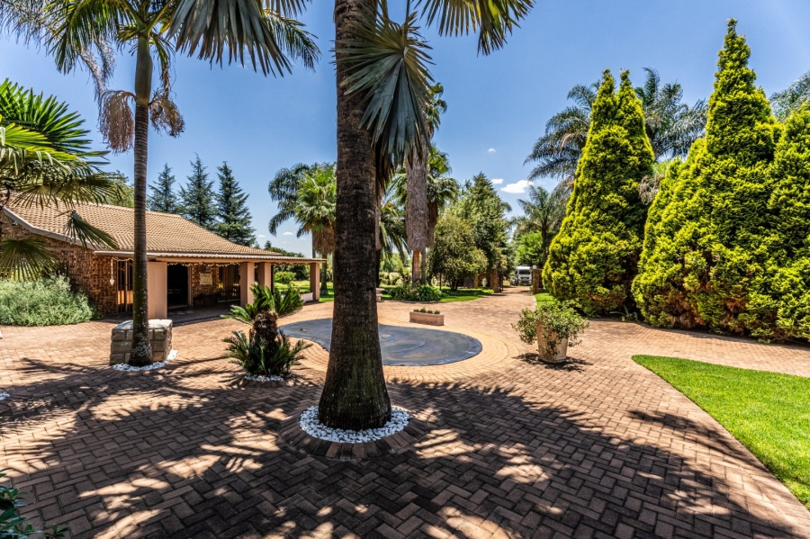5 Bedroom Property for Sale in Agricultural Holding 475 Gauteng