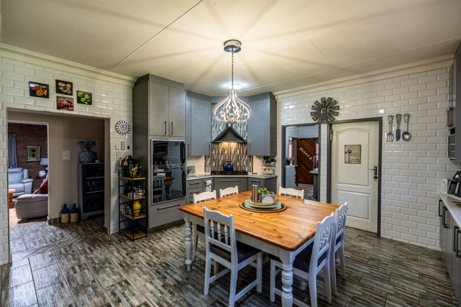 5 Bedroom Property for Sale in Agricultural Holding 475 Gauteng