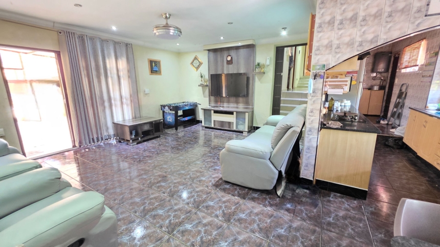 5 Bedroom Property for Sale in Erasmia Gauteng