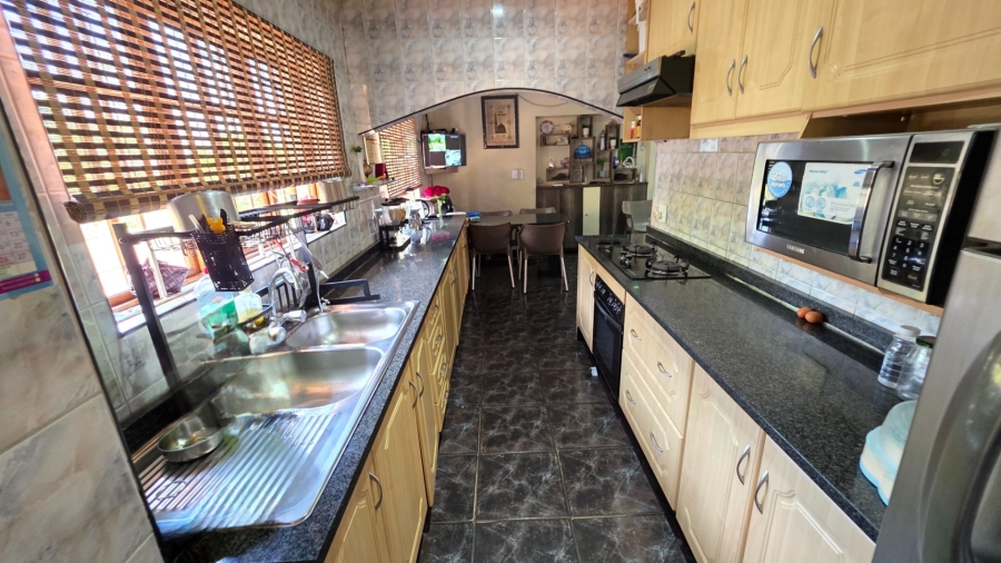 5 Bedroom Property for Sale in Erasmia Gauteng