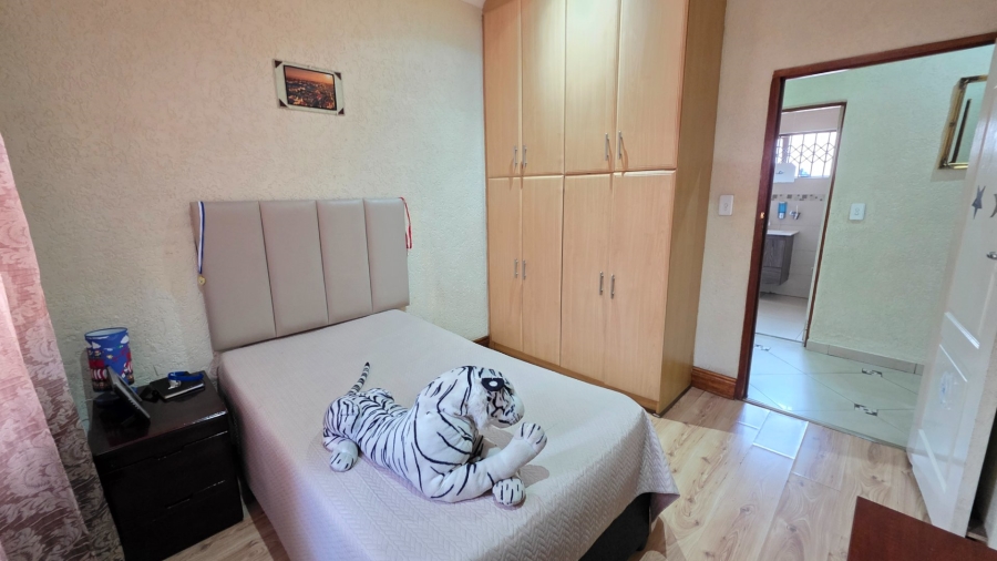 5 Bedroom Property for Sale in Erasmia Gauteng