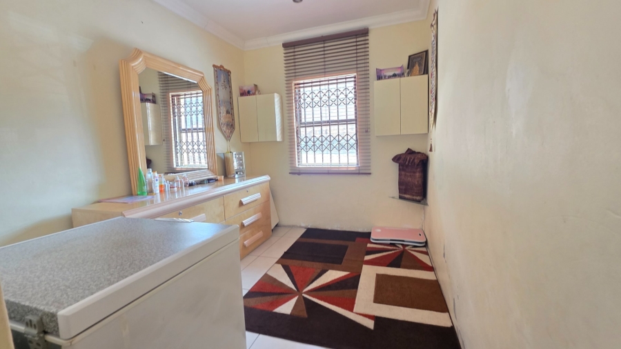 5 Bedroom Property for Sale in Erasmia Gauteng