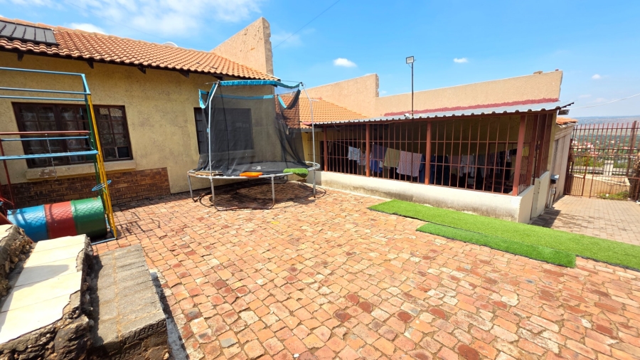 5 Bedroom Property for Sale in Erasmia Gauteng