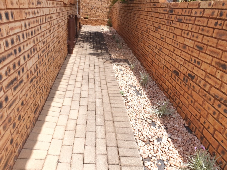 2 Bedroom Property for Sale in Amandasig Gauteng
