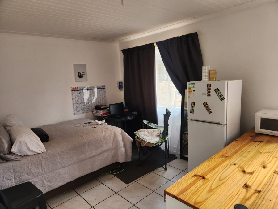 To Let 1 Bedroom Property for Rent in Bardene Gauteng