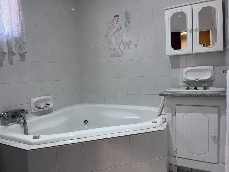 4 Bedroom Property for Sale in Vanderbijlpark SE 3 Gauteng