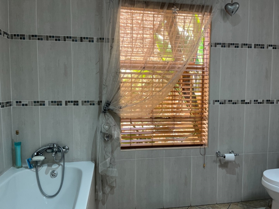 4 Bedroom Property for Sale in Vanderbijlpark SE 3 Gauteng