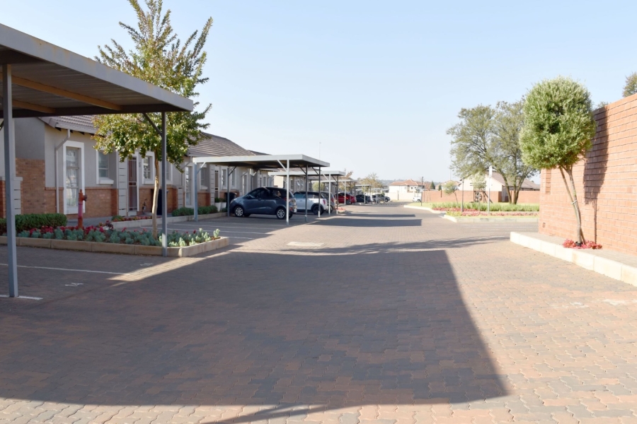 To Let 3 Bedroom Property for Rent in Stone Ridge Gauteng