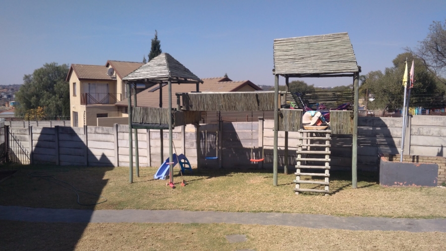 4 Bedroom Property for Sale in Heuweloord Gauteng