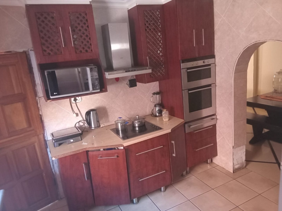 6 Bedroom Property for Sale in Soshanguve M Gauteng