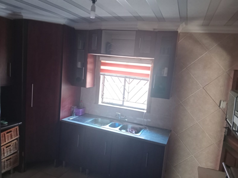 6 Bedroom Property for Sale in Soshanguve M Gauteng