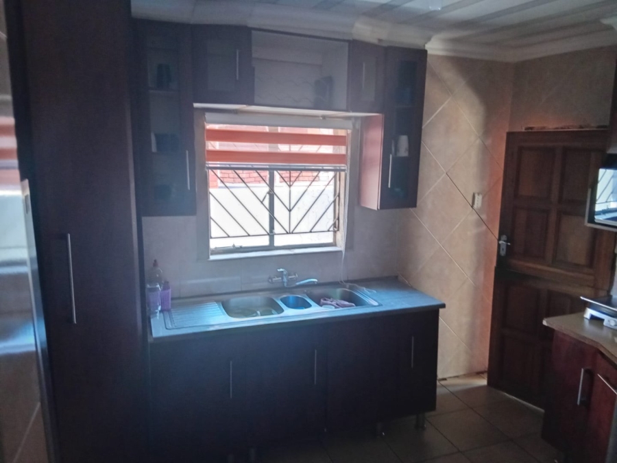 6 Bedroom Property for Sale in Soshanguve M Gauteng