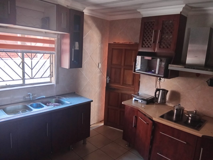 6 Bedroom Property for Sale in Soshanguve M Gauteng