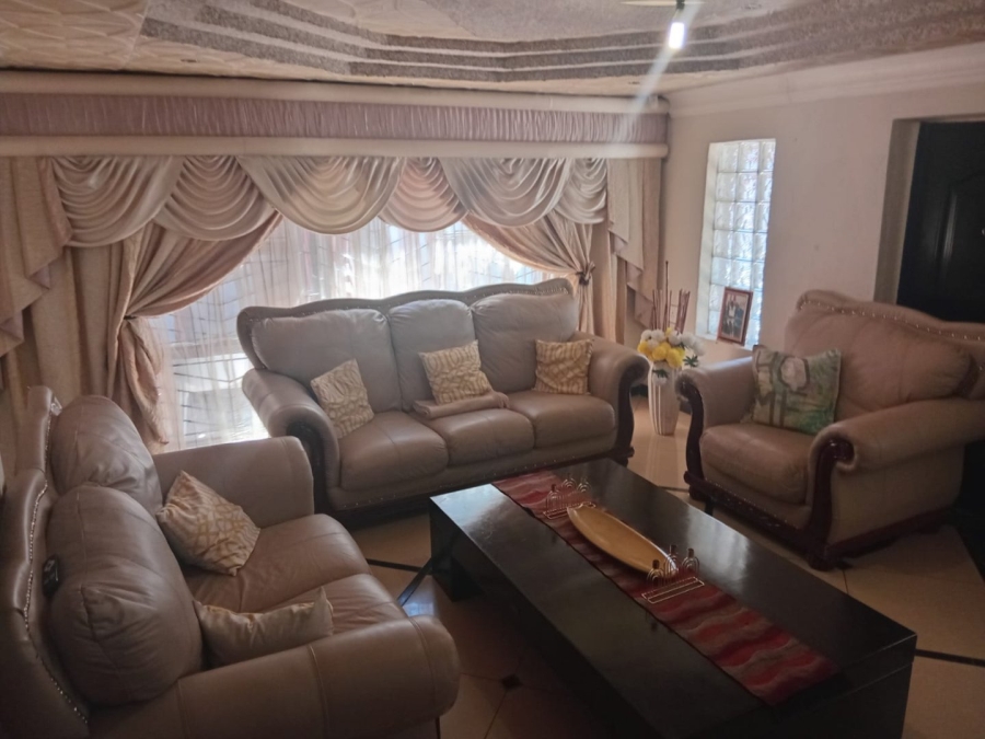 6 Bedroom Property for Sale in Soshanguve M Gauteng