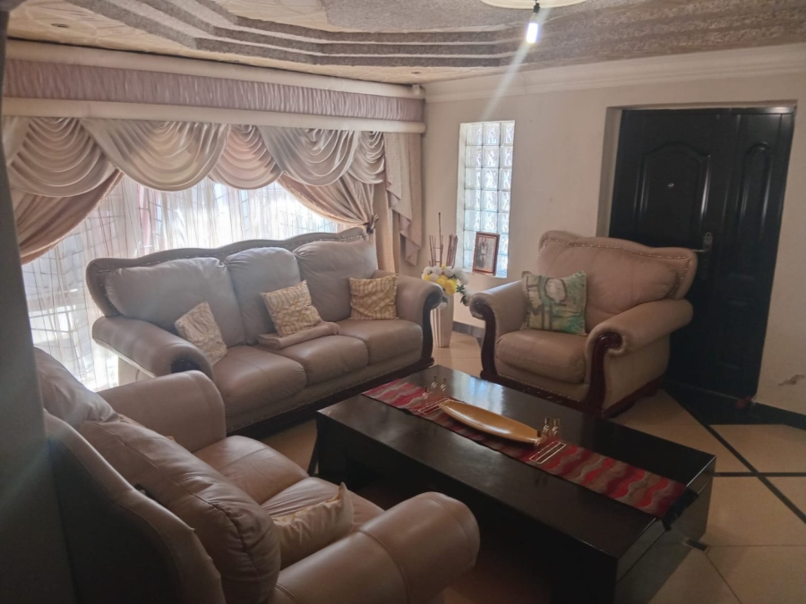 6 Bedroom Property for Sale in Soshanguve M Gauteng