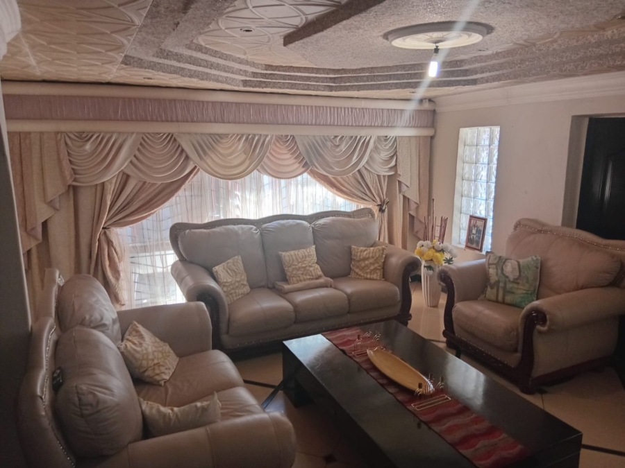 6 Bedroom Property for Sale in Soshanguve M Gauteng