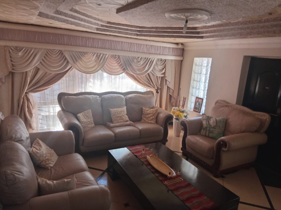 6 Bedroom Property for Sale in Soshanguve M Gauteng