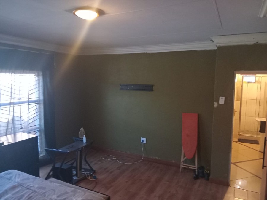 6 Bedroom Property for Sale in Soshanguve M Gauteng