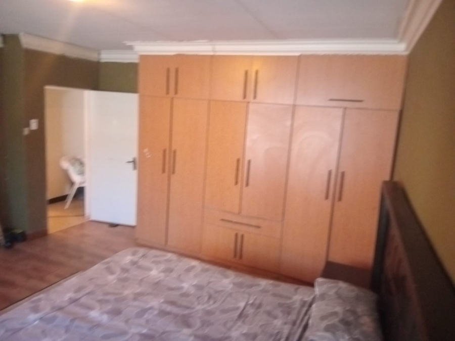 6 Bedroom Property for Sale in Soshanguve M Gauteng