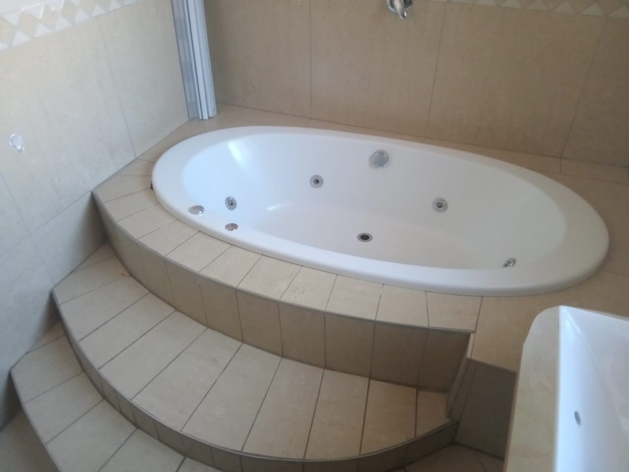 6 Bedroom Property for Sale in Soshanguve M Gauteng