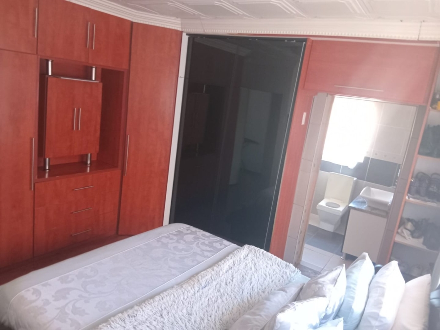 6 Bedroom Property for Sale in Soshanguve M Gauteng